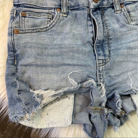 American Eagle Distressed Curvy Hi-Rise Shortie size 0 - Picture 3 of 9